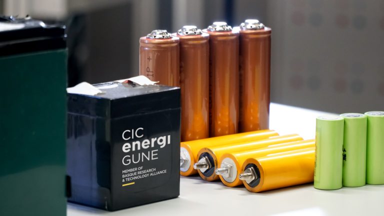 Datu-zentroen energia-erronkak eta biltegiratze elektrokimikoko soluzio berriak